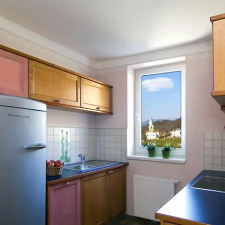 Hisa Posebne Sorte بيت ضيافة Kodreti