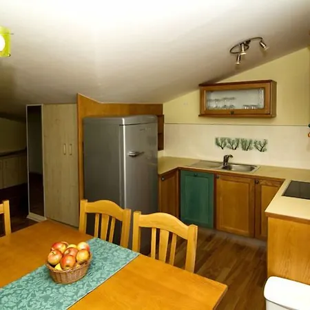 Hisa Posebne Sorte 4* Kodreti