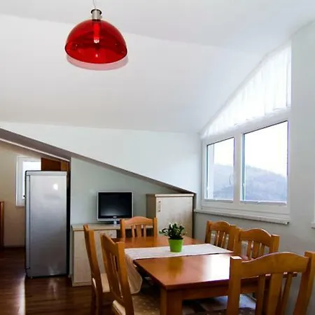 Hisa Posebne Sorte 4* Kodreti