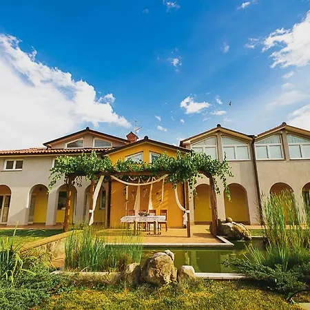 Hisa Posebne Sorte Гостевой дом 4*