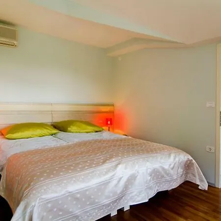 Hisa Posebne Sorte 4* Kodreti