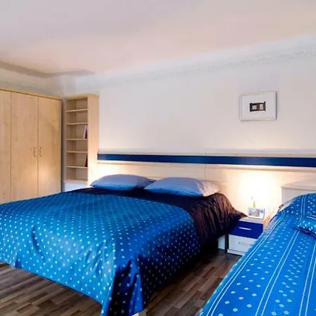 Hisa Posebne Sorte Πανσιόν Kodreti