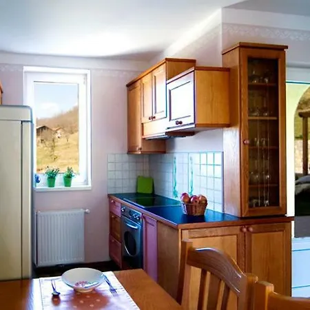 Hisa Posebne Sorte 4* Kodreti