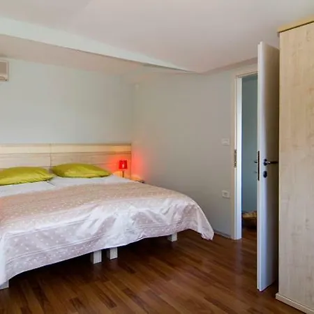 Hisa Posebne Sorte 4*