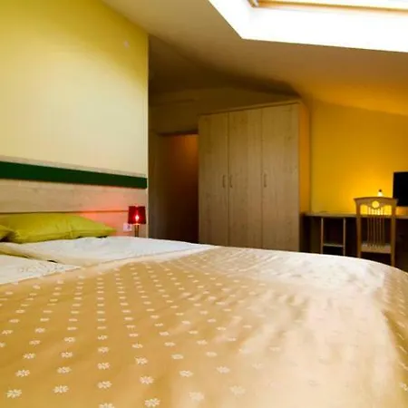 Hisa Posebne Sorte Πανσιόν 4*