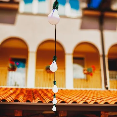 Hisa Posebne Sorte 4* Kodreti