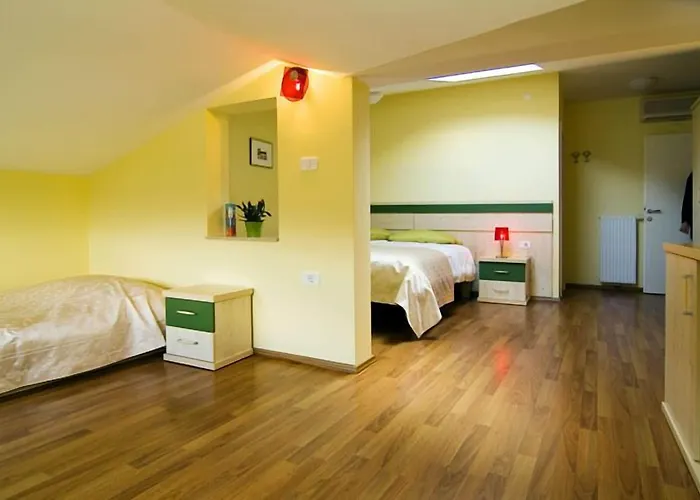 Hisa Posebne Sorte Konukevi Kodreti