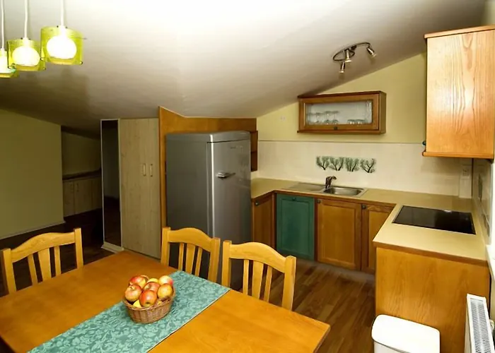 Hisa Posebne Sorte 4* Kodreti