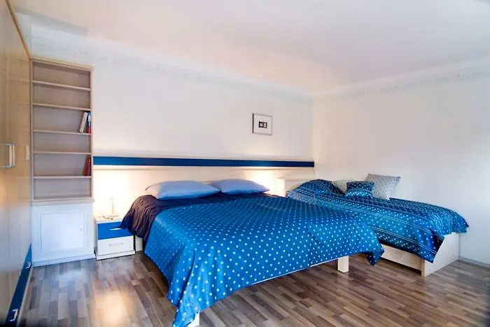 Hisa Posebne Sorte Konukevi 4*