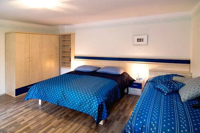 Hisa Posebne Sorte 4* Kodreti