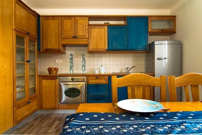 Hisa Posebne Sorte ゲストハウス 4*