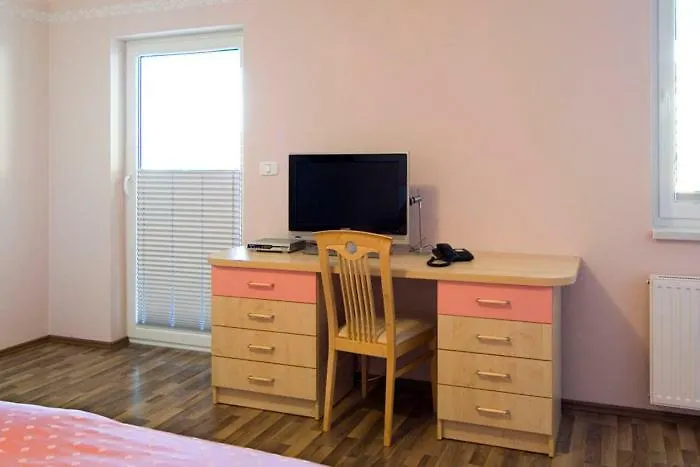 Hisa Posebne Sorte Konukevi 4*