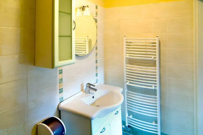 Hisa Posebne Sorte 4* Kodreti