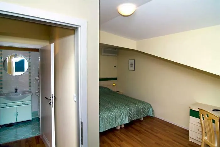 Hisa Posebne Sorte 4*