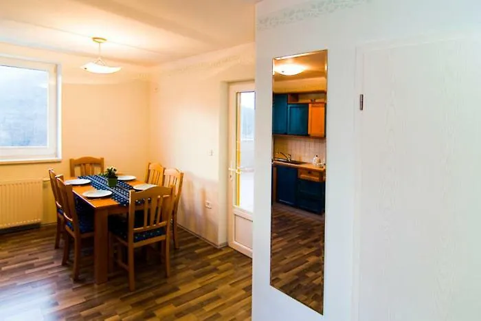 Hisa Posebne Sorte Konukevi 4*