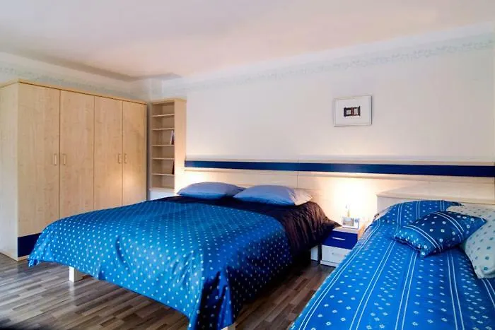 Hisa Posebne Sorte Konukevi Kodreti