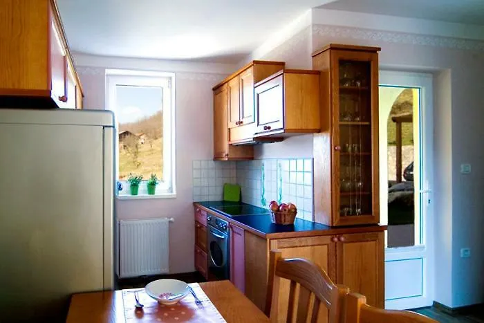 Hisa Posebne Sorte 4* Kodreti