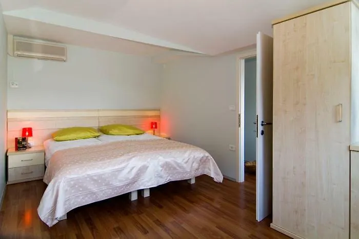 Hisa Posebne Sorte 4*