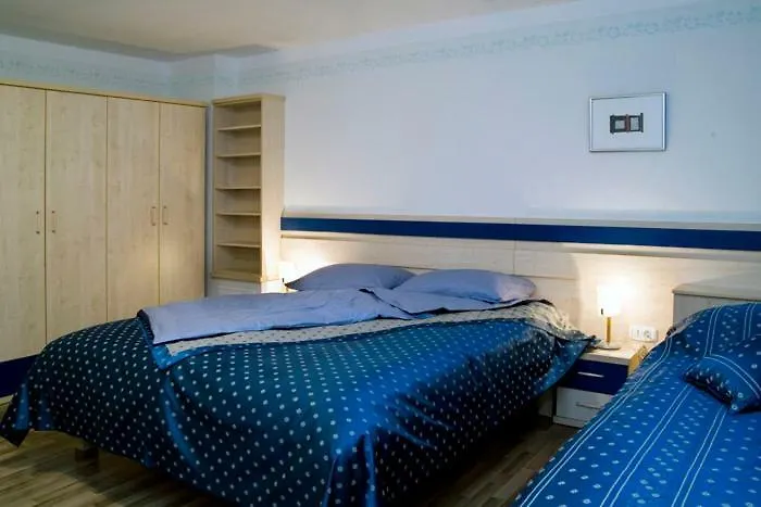 Hisa Posebne Sorte Konukevi 4*